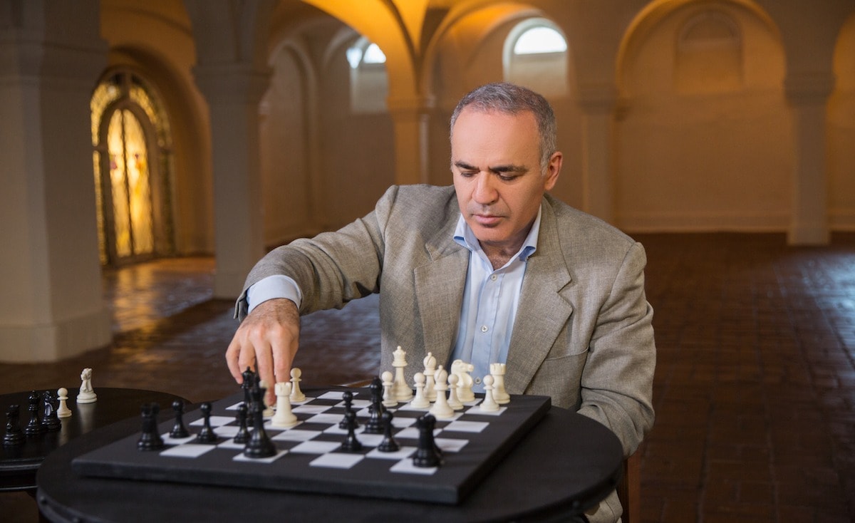 Garry Kasparov Masterclass Review- Position Capturing